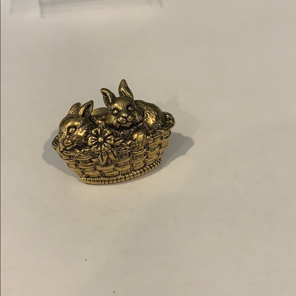 Avon Pin